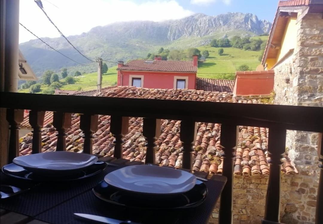 Casa Rural Apartamentos Angel Inguanzo Arenas De Cabrales Екстериор снимка