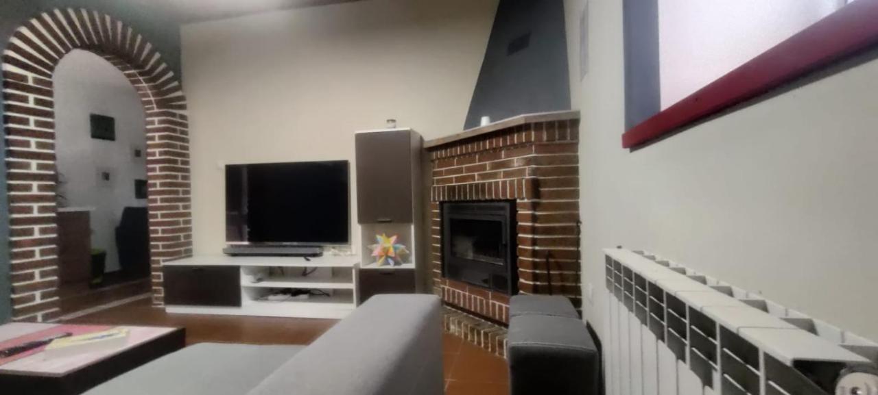 Casa Rural Apartamentos Angel Inguanzo Arenas De Cabrales Екстериор снимка