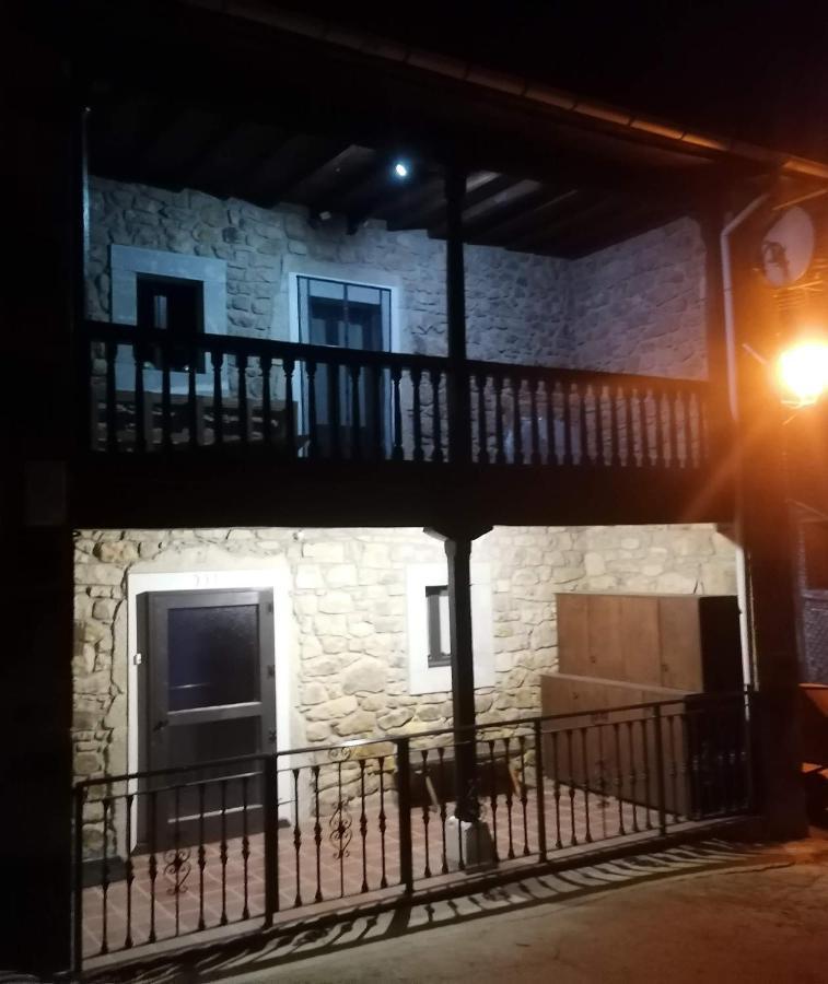 Casa Rural Apartamentos Angel Inguanzo Arenas De Cabrales Екстериор снимка